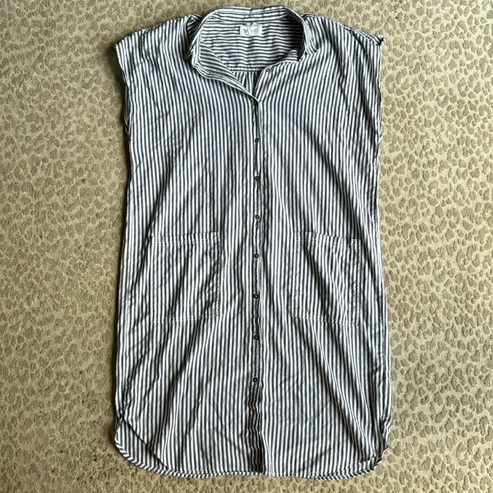 Velvet by Graham & Spencer Grey & White Striped Shirtdress, size L (No Belt) - Picture 2 of 7